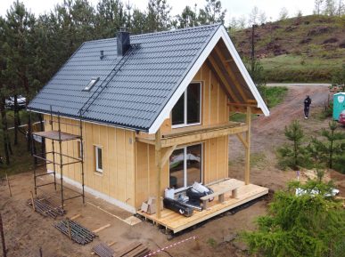 DCIM100MEDIADJI_0299.JPG Zabezpieczona budowa domu szkieletowego z zewnątrz